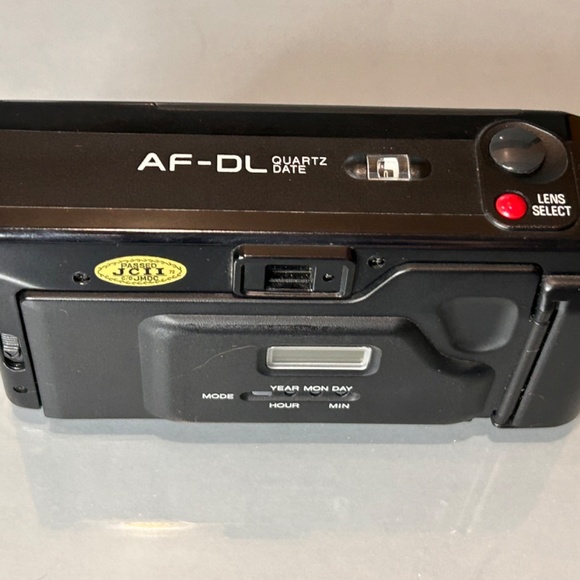 Minolta AF-DF 35mm vintage film camera with case - Picture 5 of 6